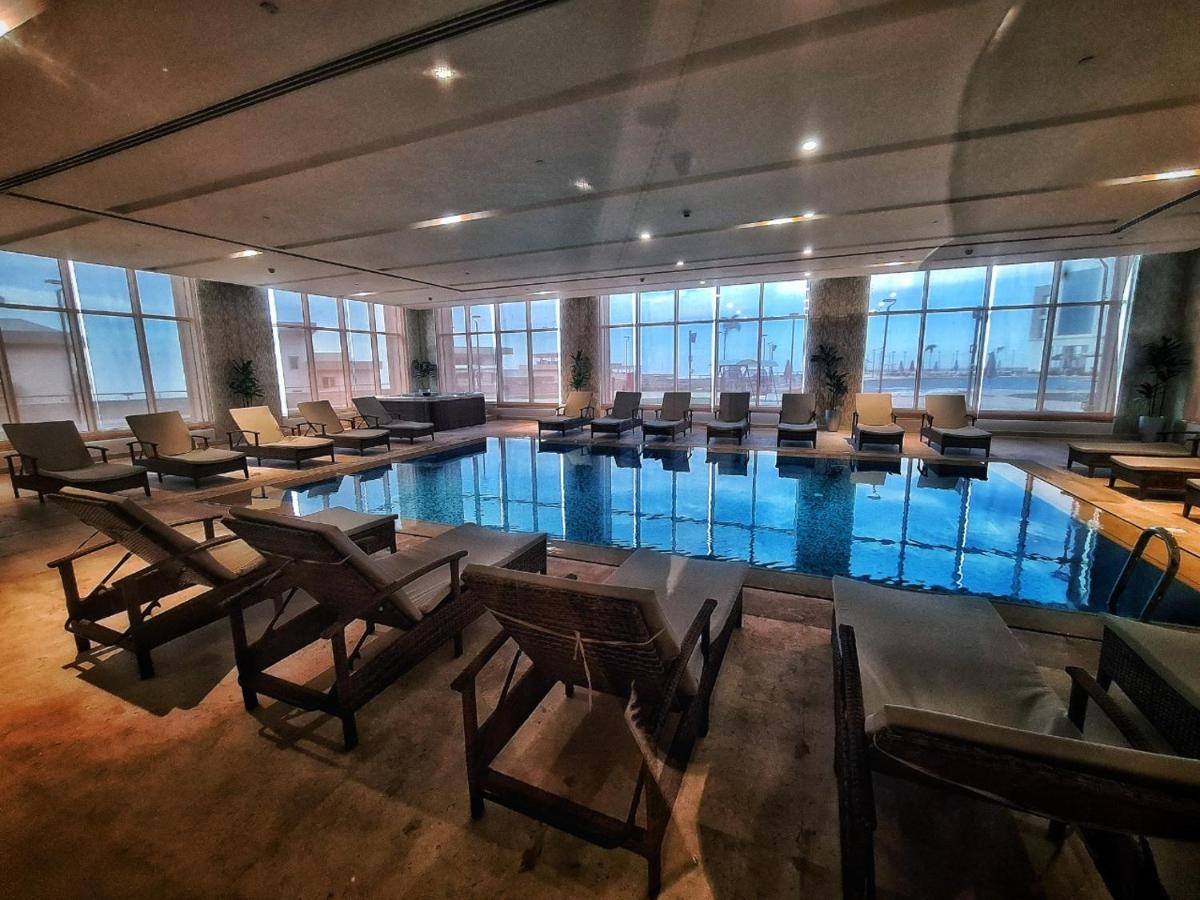 Tolip Resort El Galala Hills Айн Сохна Екстериор снимка The pool at the 101 Tower