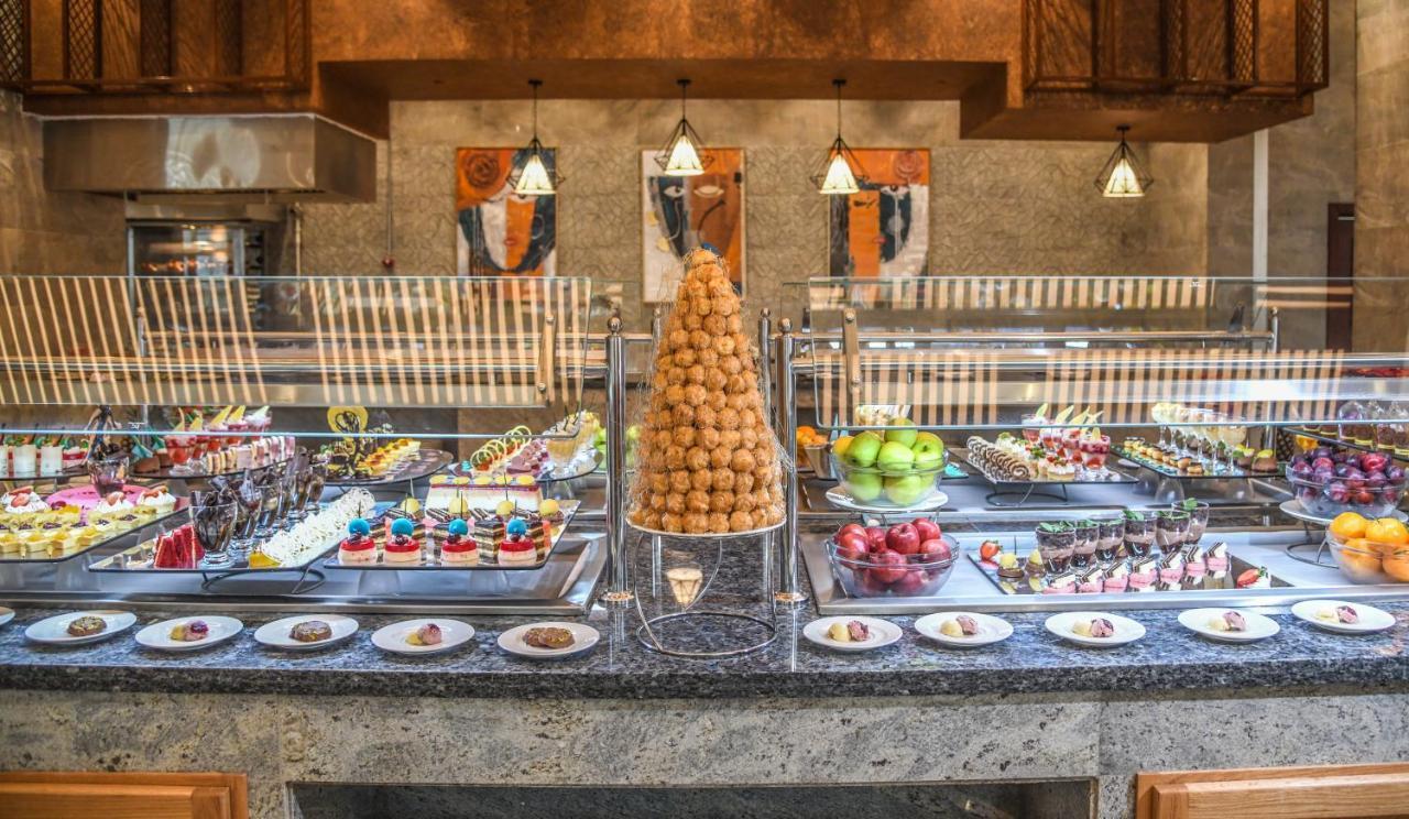 Tolip Resort El Galala Hills Айн Сохна Екстериор снимка A buffet at a hotel