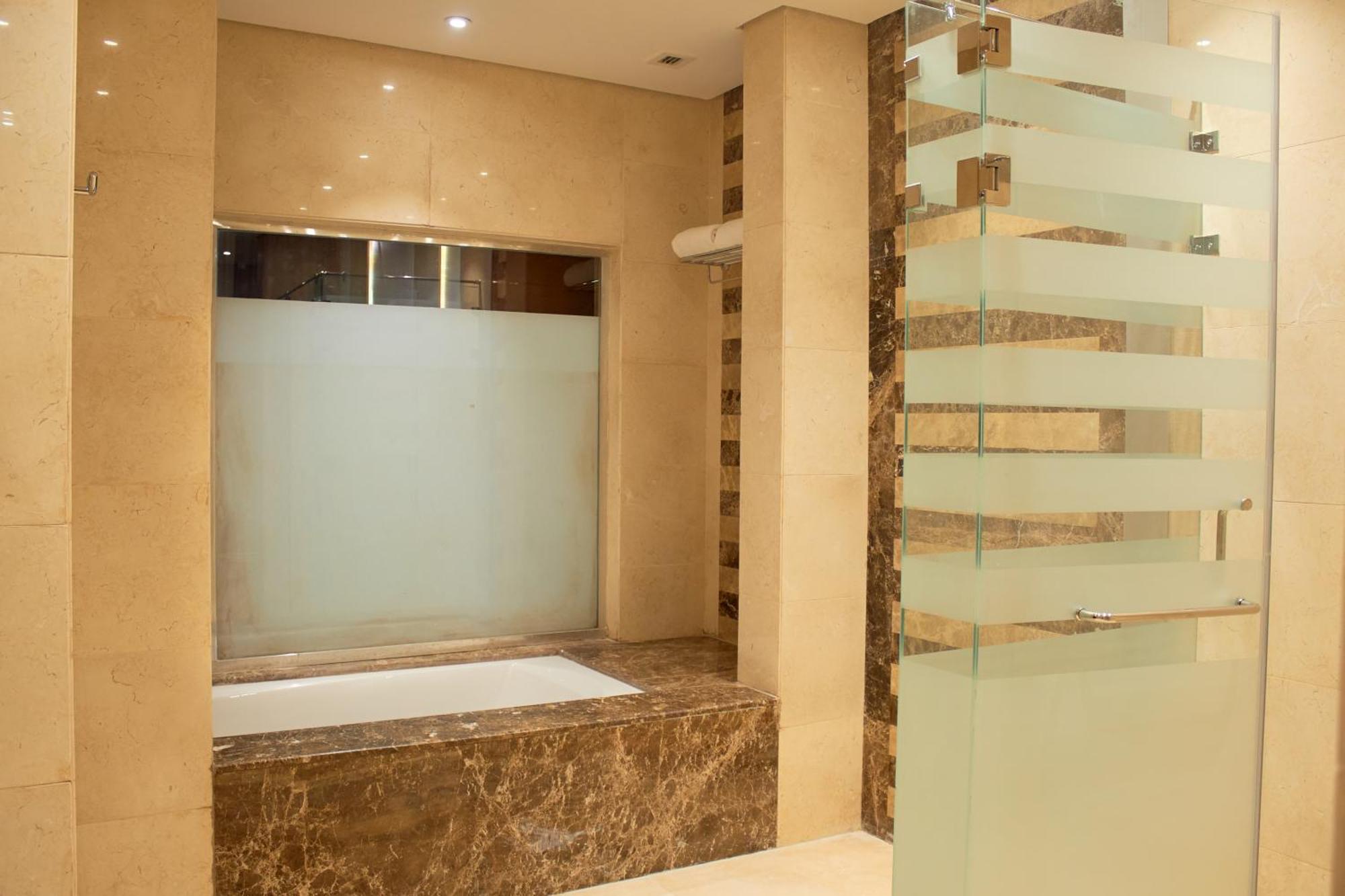 Tolip Resort El Galala Hills Айн Сохна Екстериор снимка A shower door