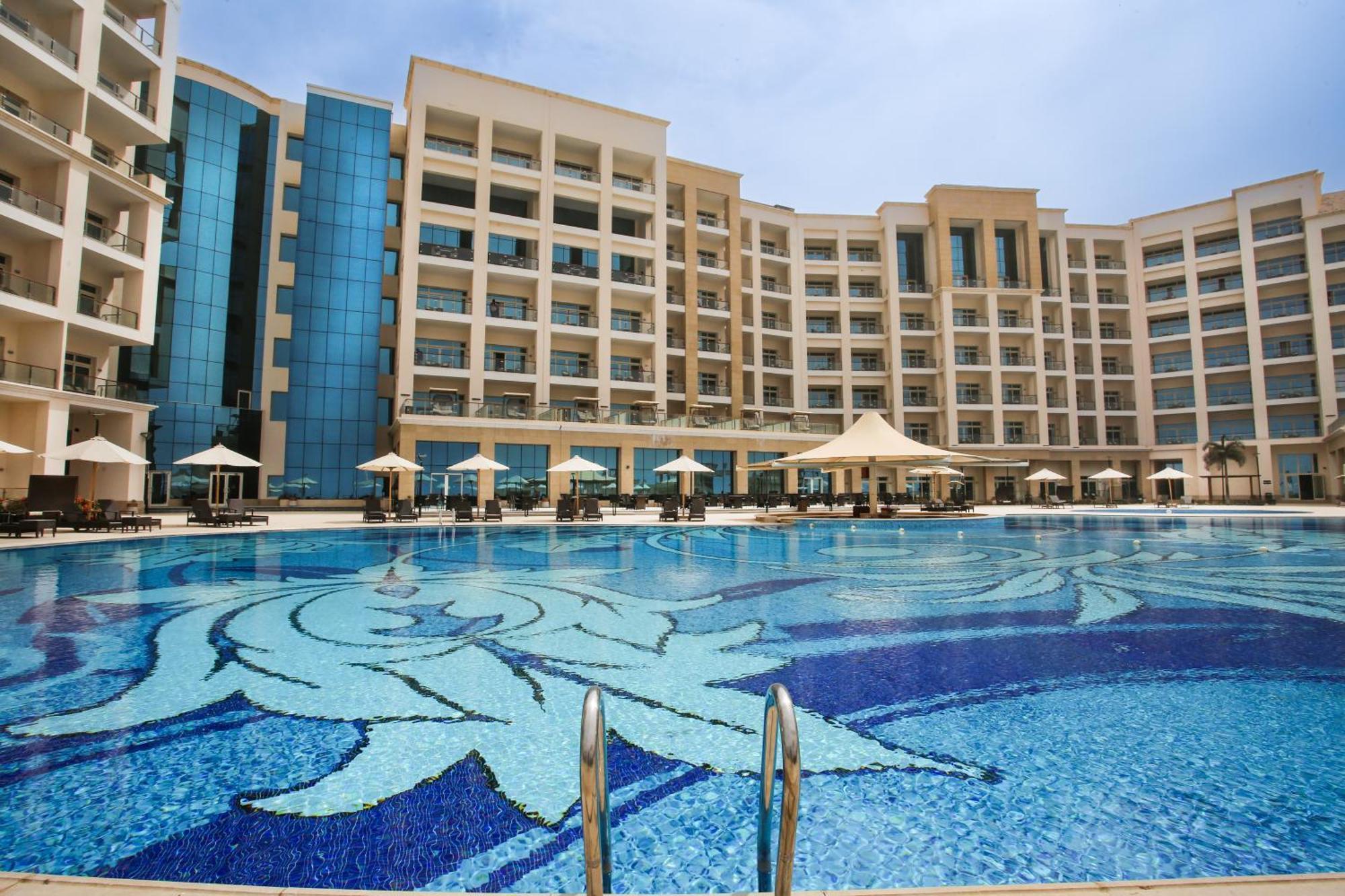 Tolip Resort El Galala Hills Айн Сохна Екстериор снимка The swimming pool at the hotel